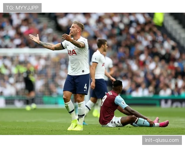 半场战报:热刺前场疯狂施压,迫使维拉门将出现两次致命失误 半场战报:热刺前场疯狂施压,迫使维拉门将出现两次致命失误